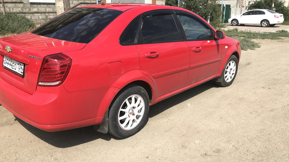 Chevrolet Lacetti Red