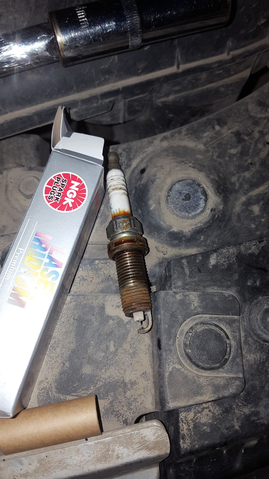 Застряла резинка свечного ключа… — Nissan X-Trail II (t31), 2,5 л, 2007 ...