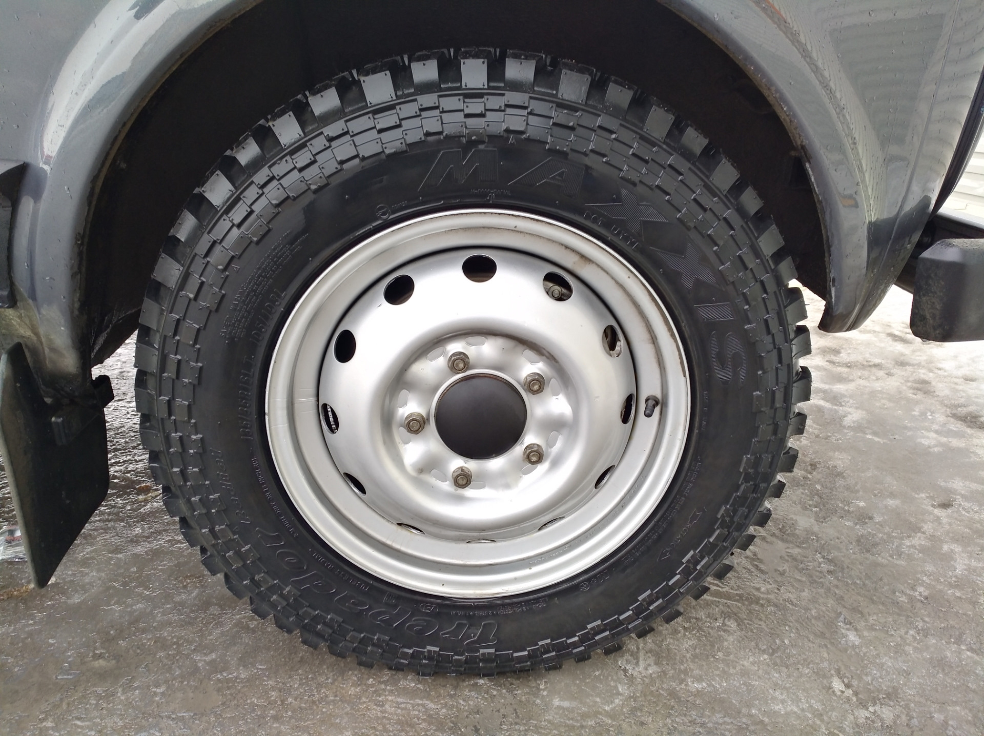 185 r16. 185/85 R16 на ниву. 215 85 R16 УАЗ. Максис 185 85 16 на ниву. Maxxis 185/85 r16.