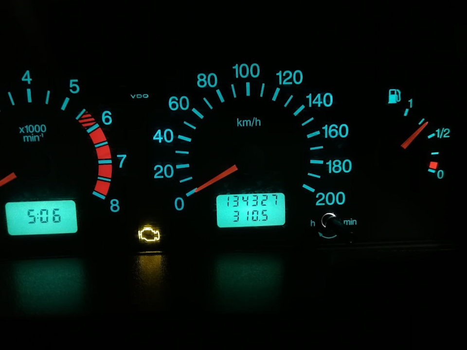 ЧЕК не горит! недавно скидывал аккум и не скинул ошибку — Chevrolet Niva (1G)