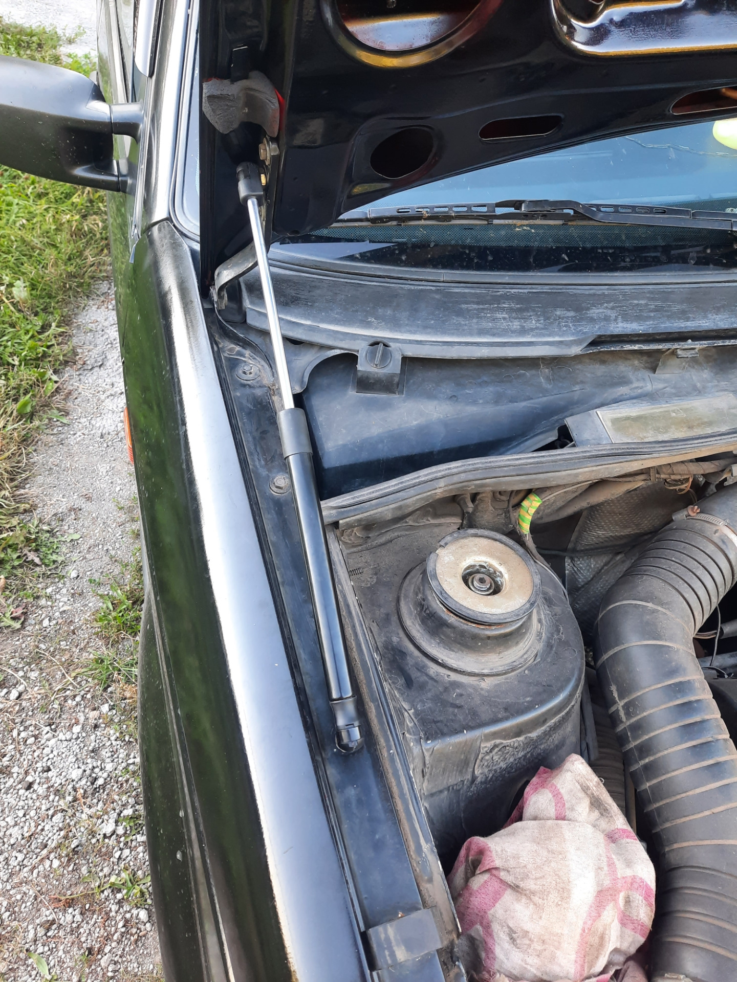 Упоры капота пассат б3 — Volkswagen Passat B3, 1,8 л, 1991 года ...