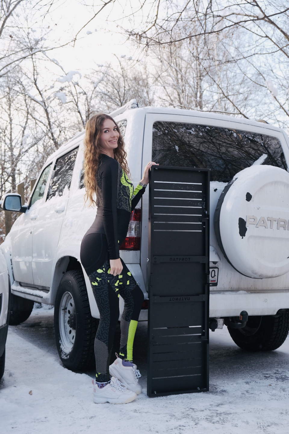 Патриотичный стол — УАЗ Patriot, 2,7 л, 2021 года | тюнинг | DRIVE2