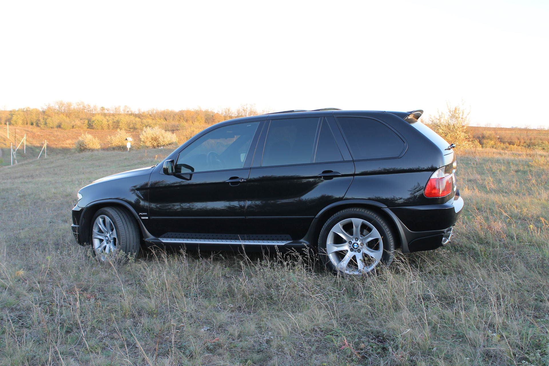 Бумер 2 год. BMW x5 бумер 2. X5 из бумера 2. Бумер 2 машина.