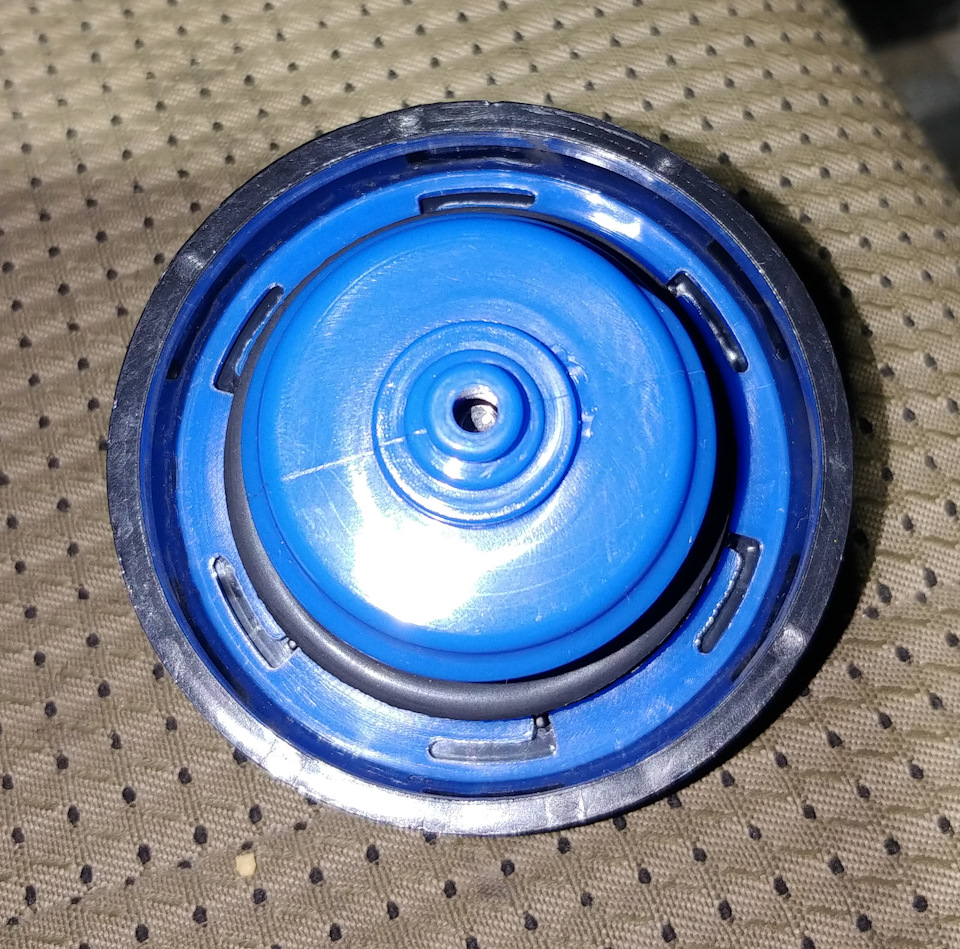 311051103010 Пробка топливного бака с предохранительным клапаном и ...