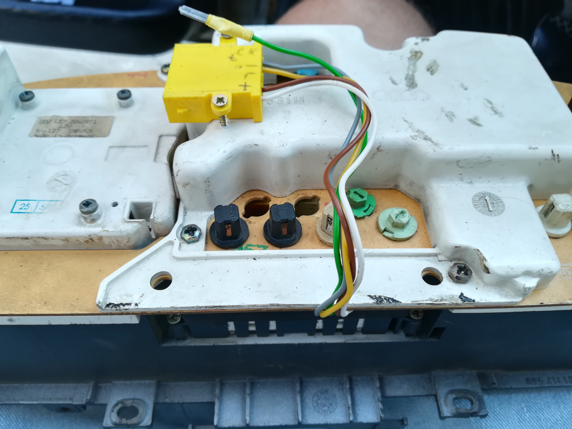 Показометр наружной температуры и часы в тахометр — Audi 100 Avant (C3 ...