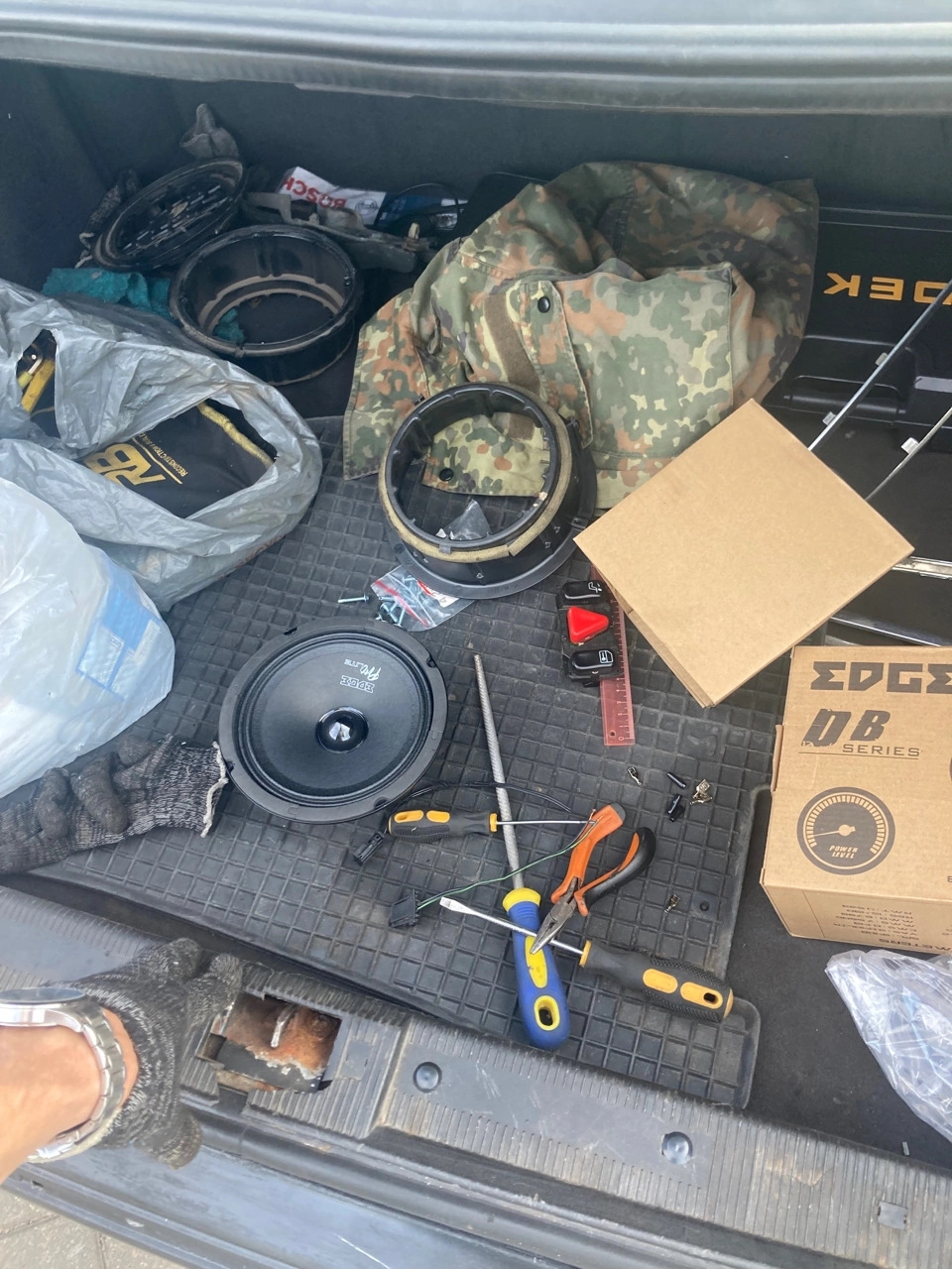 Выравнивание машины, удаление щелевого фильтра, динамики в заднюю полку ...