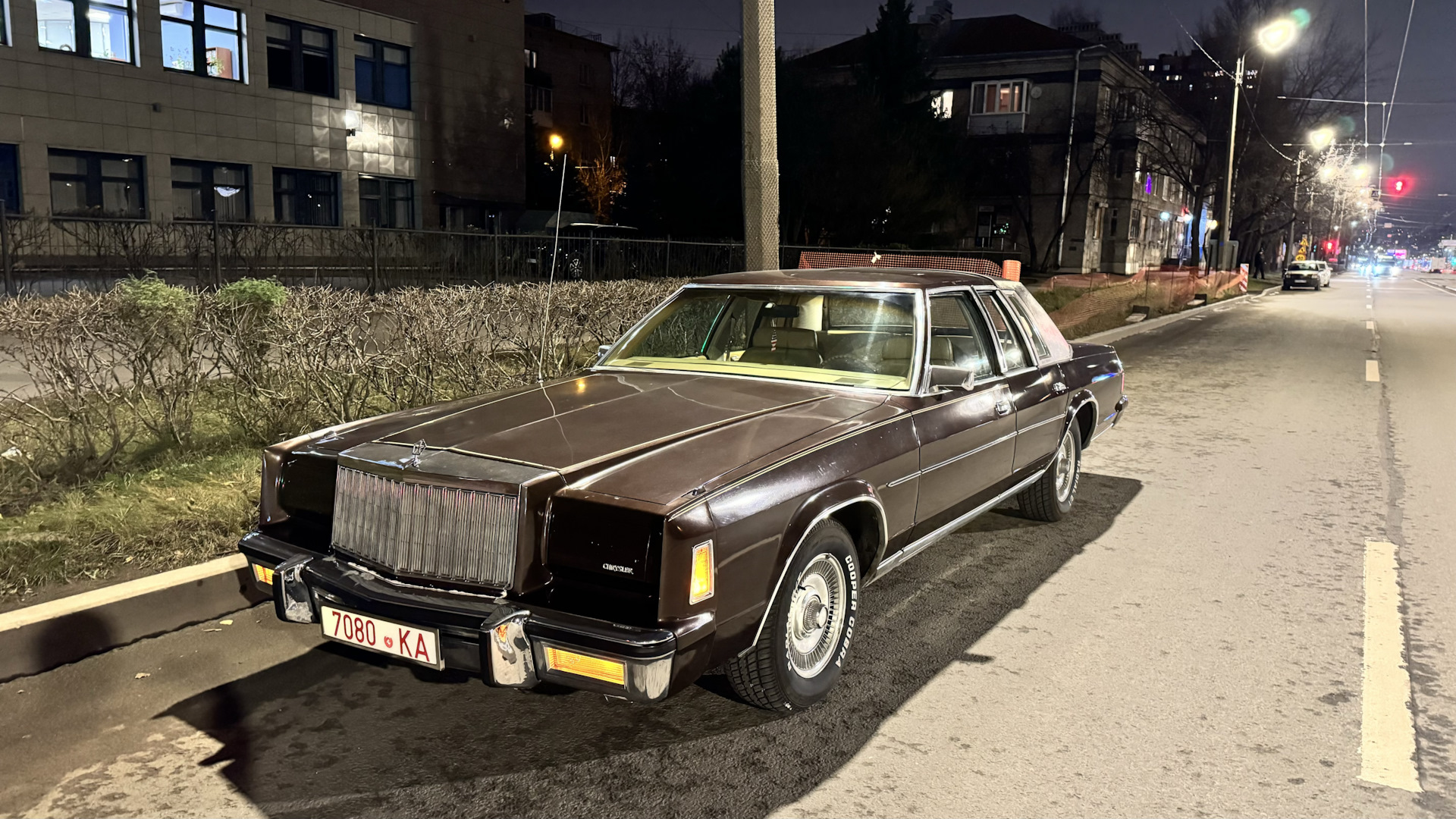 Резина с белой полосой — Chrysler New Yorker (10G), 5,2 л, 1979 года ...