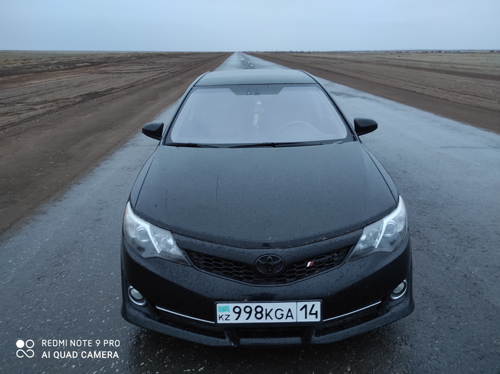 Лобовое камри. Toyota Camry антиблик. Camry Black пакет.