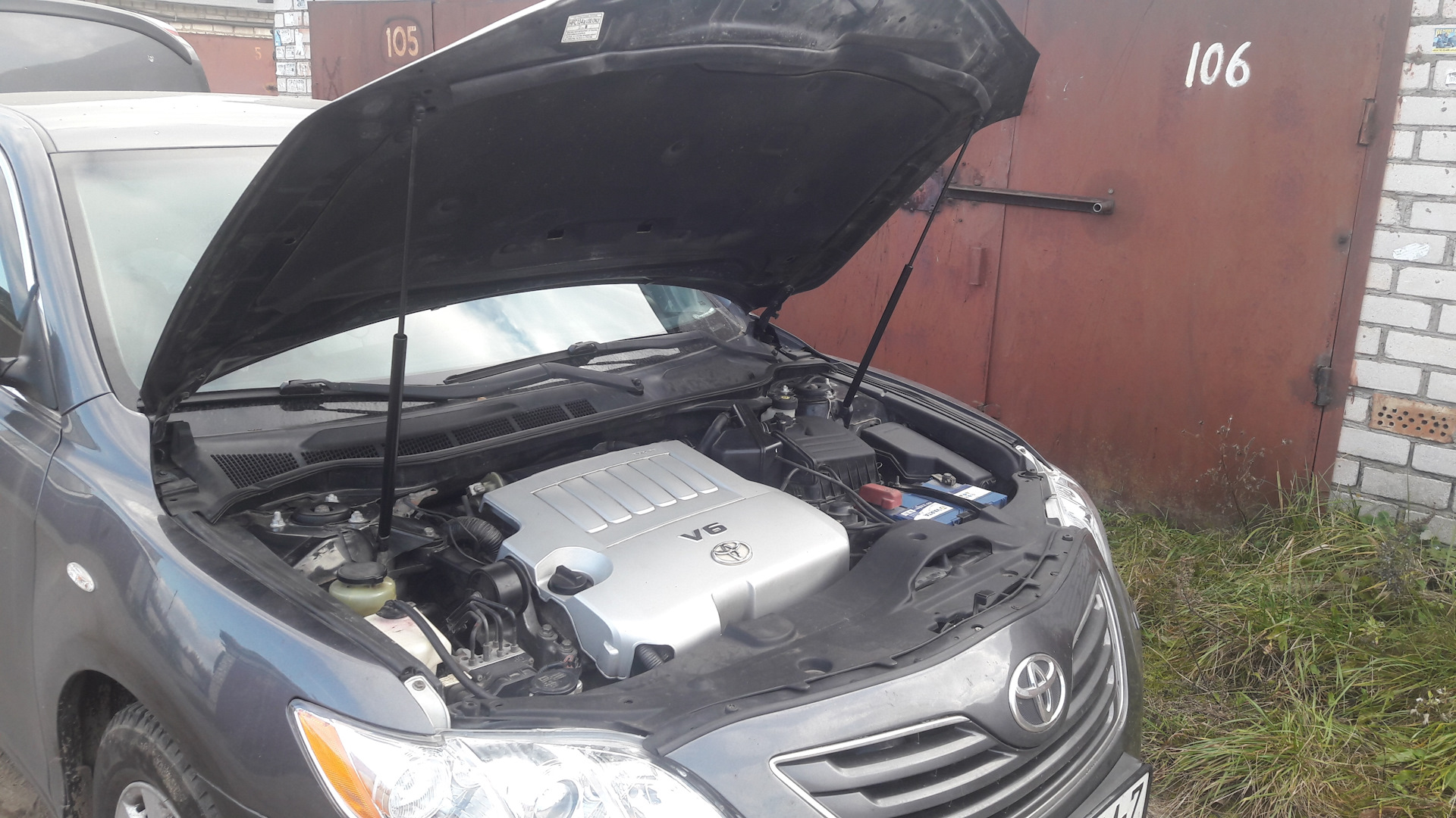 Стойки капота — Toyota Camry (XV40), 3,5 л., 2008 года | просто так ...