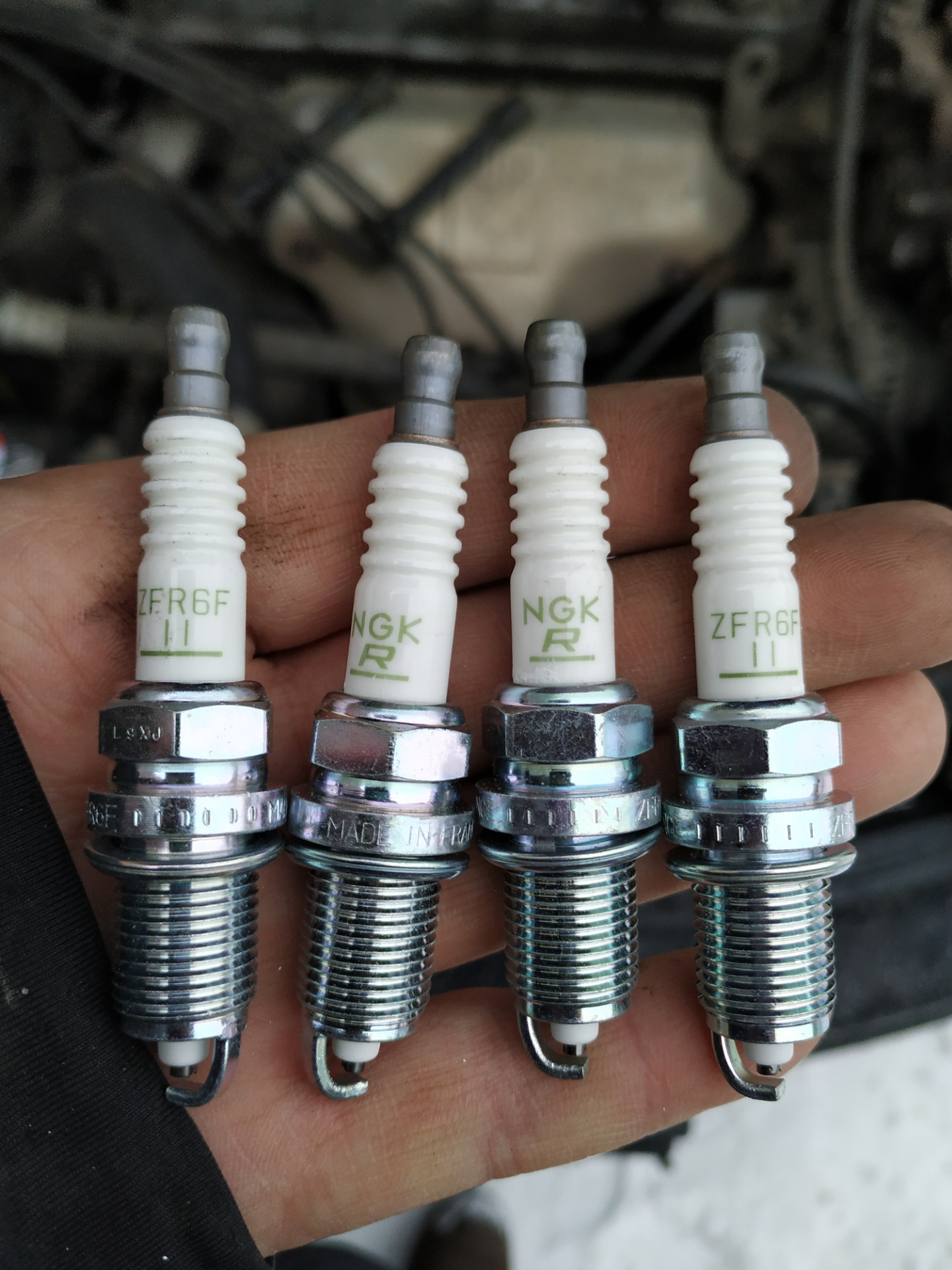 4. свеча зажигания в хонда фит 2002 года. свечи хонда фит 1. свечи хонда фит 1. Honda fit aria свечи зажигания.