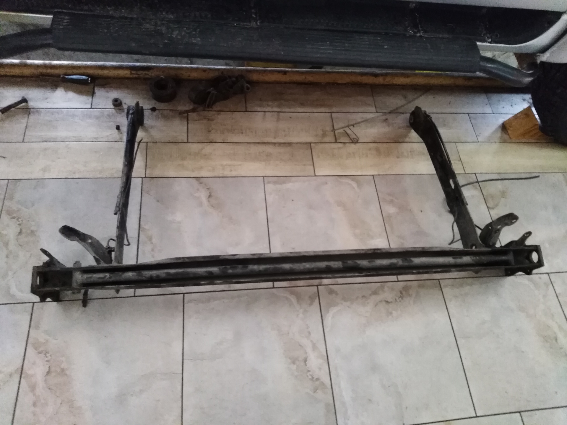 Задняя подвеска audi a6 c5 quattro. Подрамник ауди а 6 ц 5. Ауди а6 с5 2. Подрамник ауди а6 с5 задний. Задняя балка ауди а6 с5.