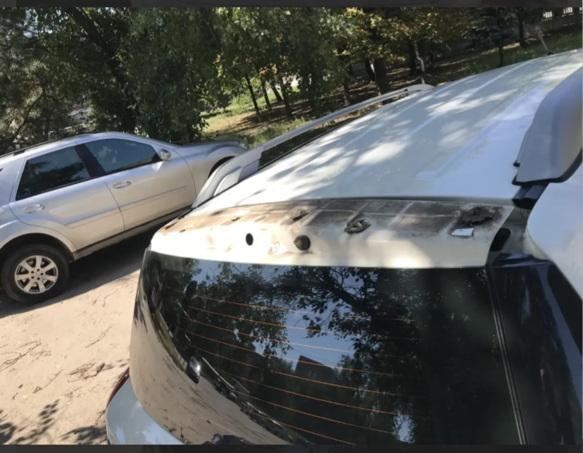 Спойлер улетел( — Geely Emgrand X7, 2 л, 2013 года | запчасти | DRIVE2