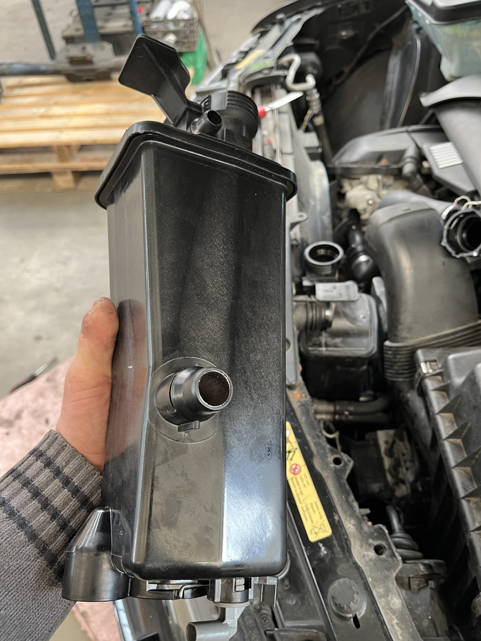 Замена бачка охлаждайки — BMW X5 (E53), 3 л, 2000 года | визит на ...