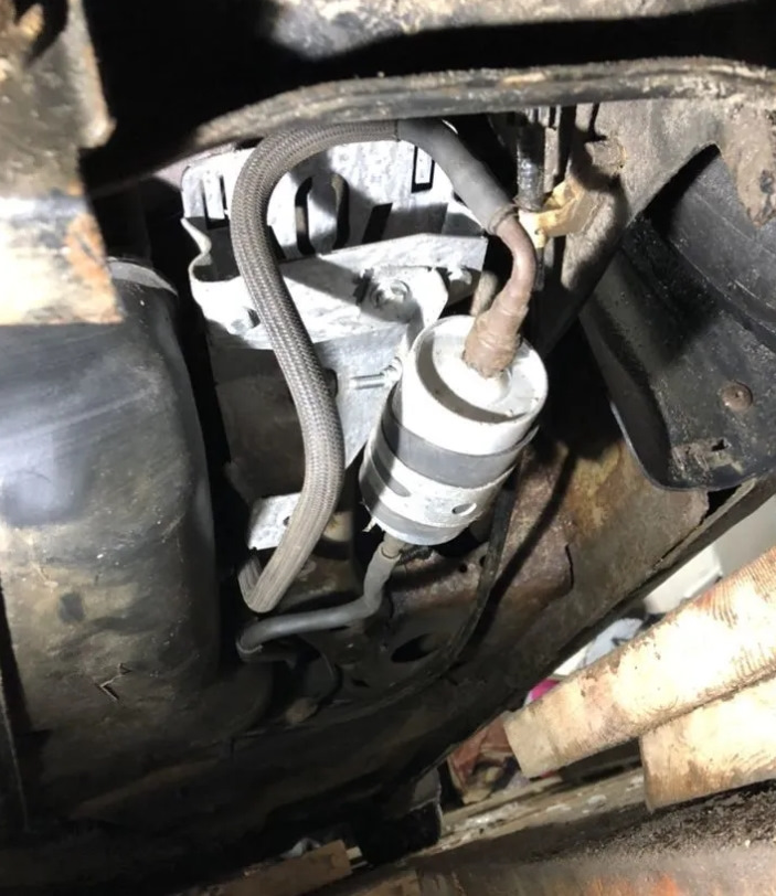 Кронштейн для топливного фильтра Volvo S40 C30 V50 на Volvo C30, Volvo ...