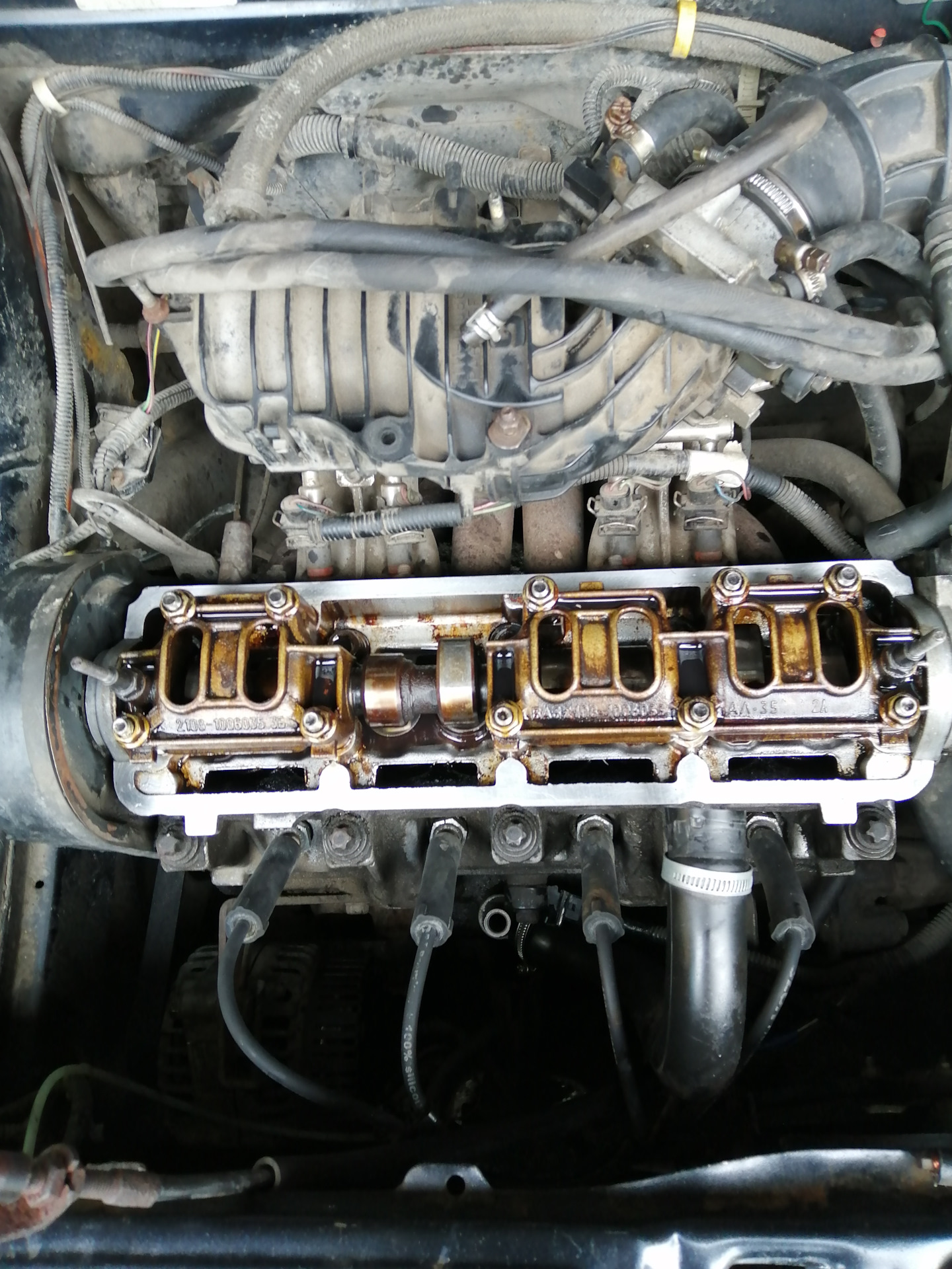 Замена прокладки клапанной крышки и замена свечей зажигания — Lada 2115 ...
