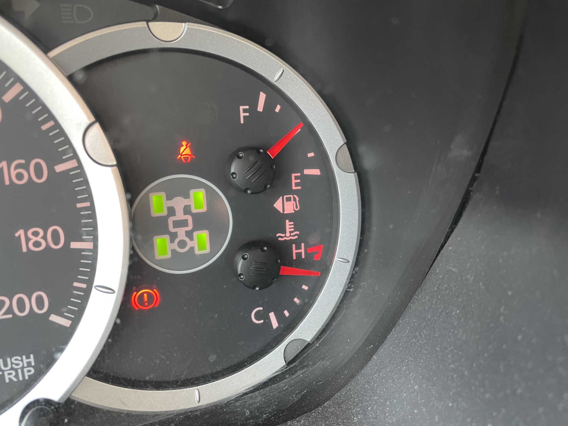 указатель температуры стрелочный. датчик температуры в красной зоне. датчик температурной стрелки пежо 206. температура масла пежо 607 3. датчик температуры в красной зоне.