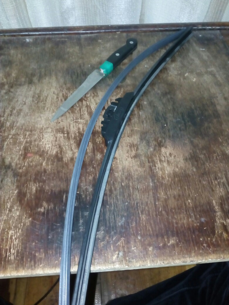 Замена резинок на бескаркасных дворниках, жопогрейка, амортизатор ...