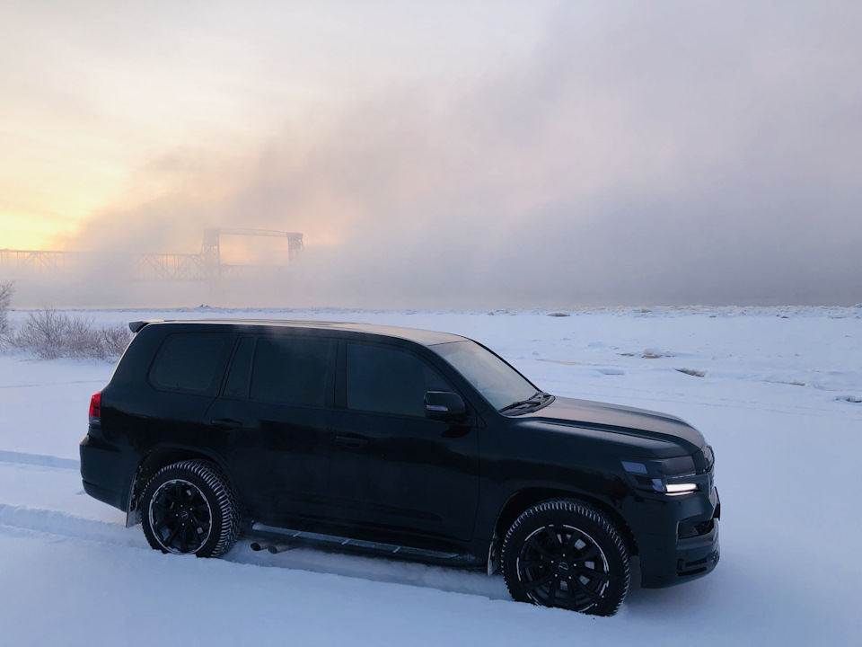 Toyota Tundra i range Rover