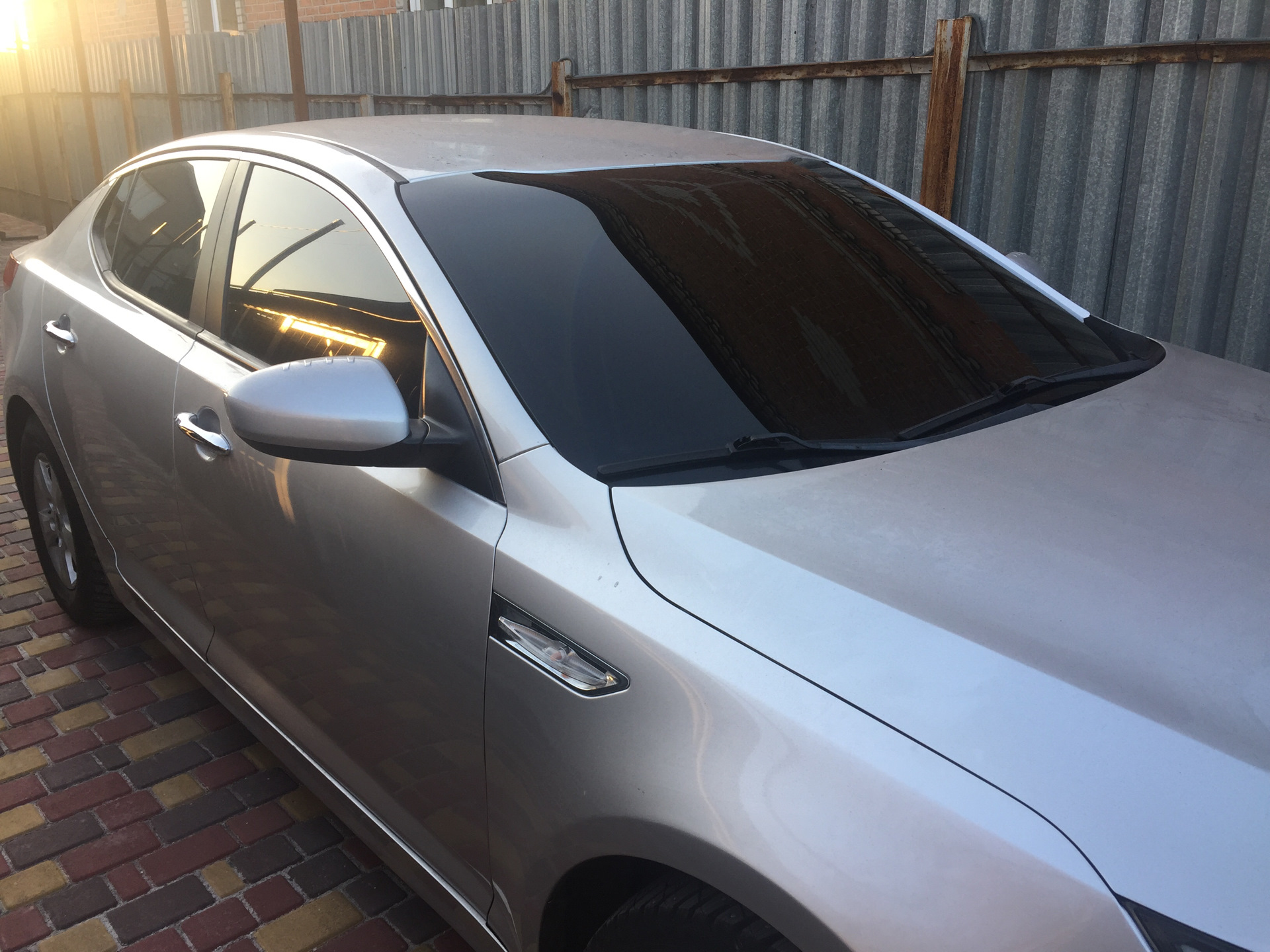 тонировка бункер. тонировочной пленкой scorpio dark blue 15. тонирование авто. тонировка бункер. тонировка авто.