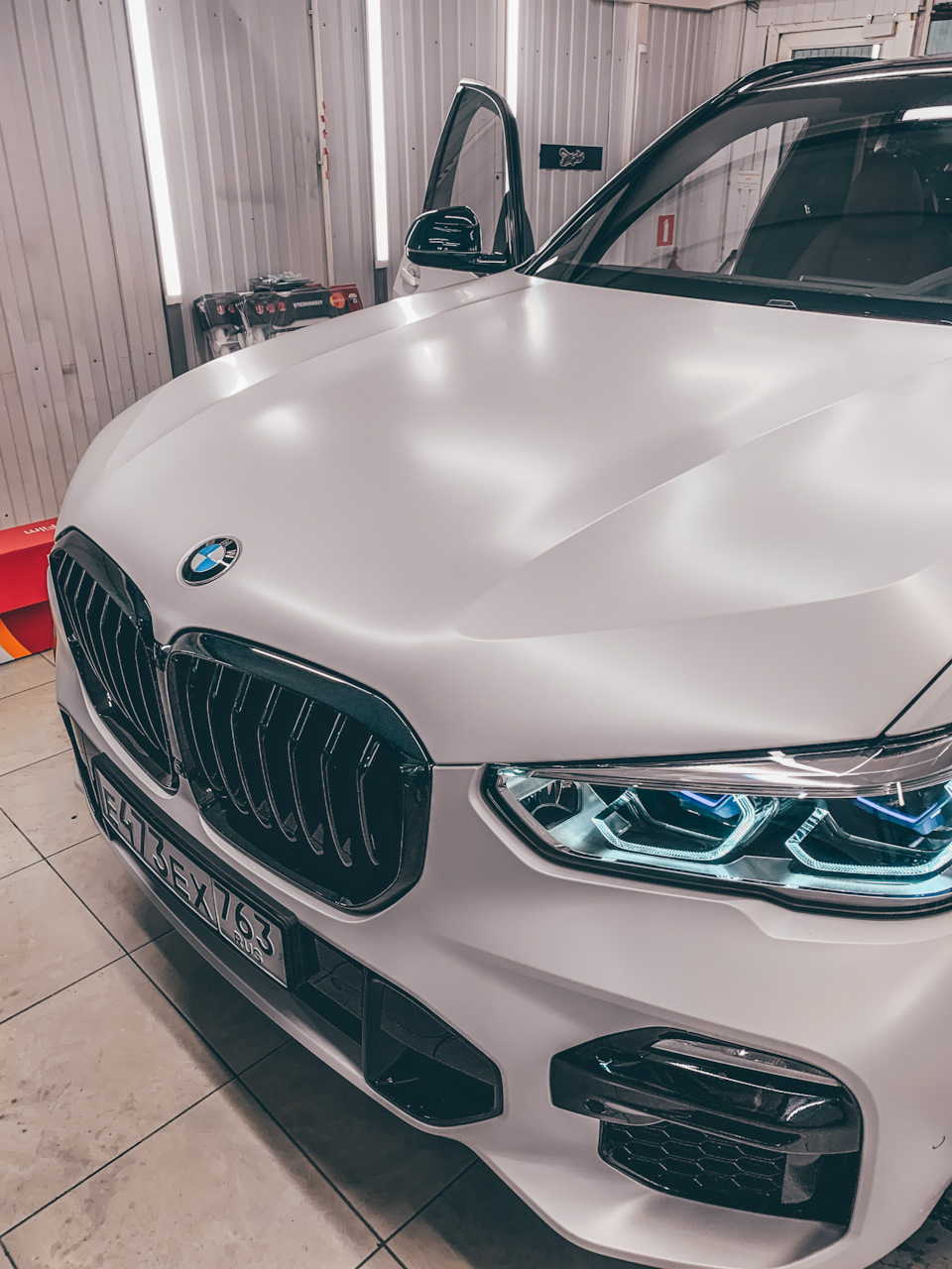 Матовый полиуретан и Потолок из алькантары — BMW X5 (G05), 3 л, 2019 года |  тюнинг | DRIVE2