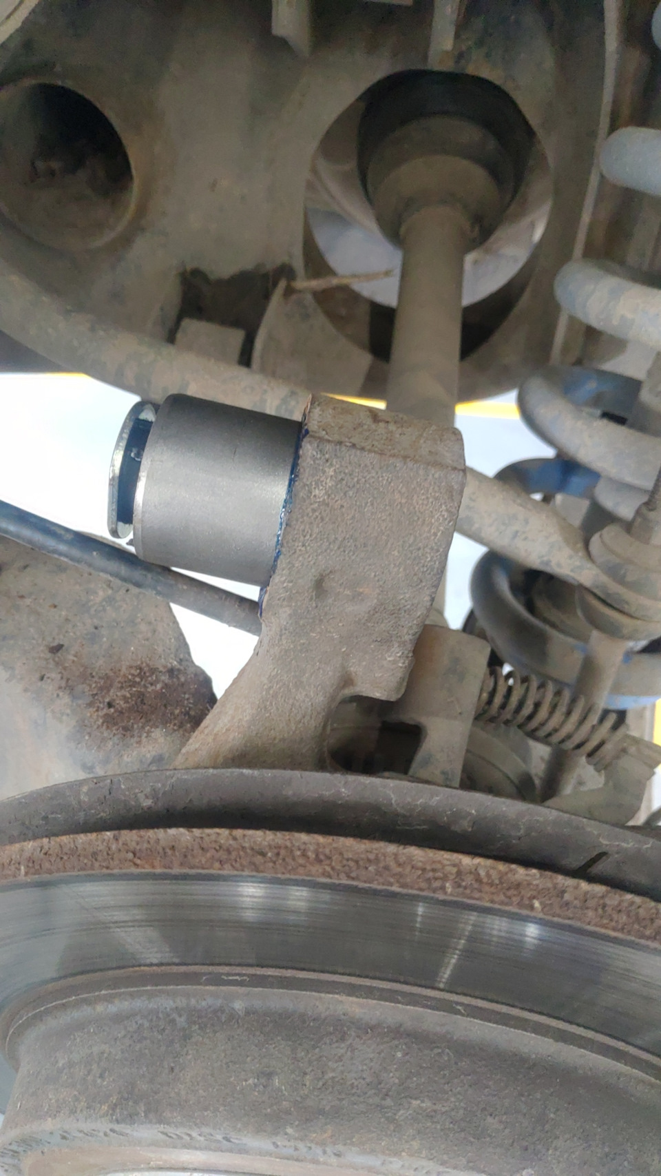 Замена верхнего заднего сайлентблока — Ford Explorer (4G), 4,6 л, 2007 ...