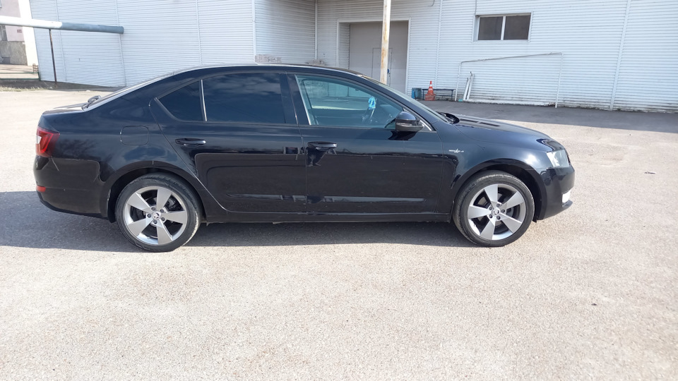 кароч, буду перезакатаю 50-ком вкруг и будет такой shadow-line) — Skoda Octavia A7 Mk3