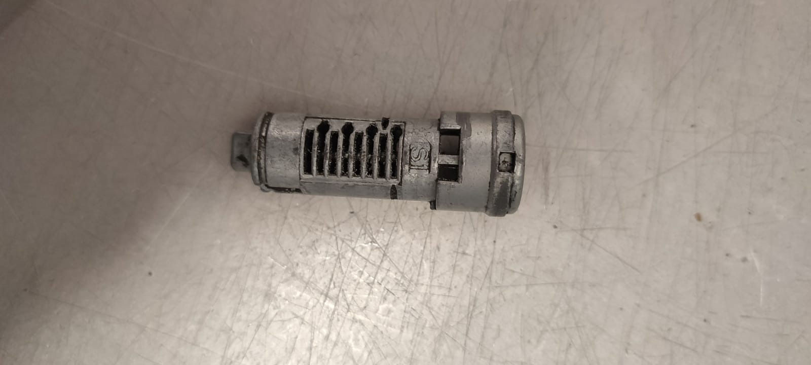 Замена личинок замков передних дверей — Mitsubishi Galant (8G), 2,4 л ...