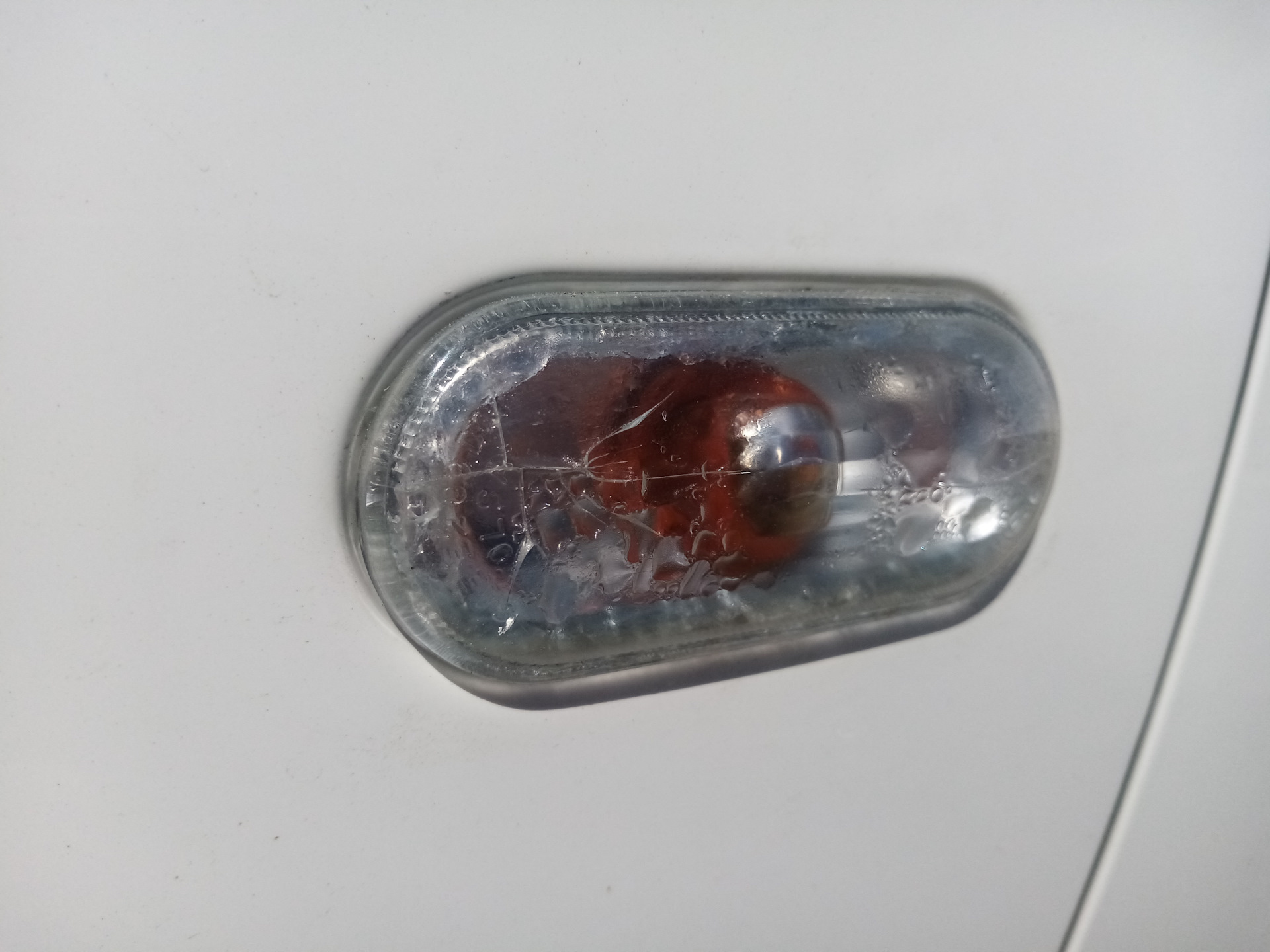 Повторитель поворота поло седан. Повторитель поворота поло седан 2014. Повторитель поворота в крыло wv amarok 2015. Повторитель поворота поло седан. Повторитель поворота volkswagen polo.