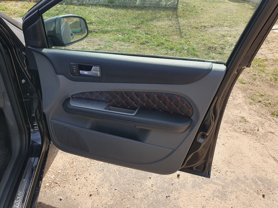 Вставки для дверных карт — Ford Focus Sedan II, 1,8 л, 2008 года ...
