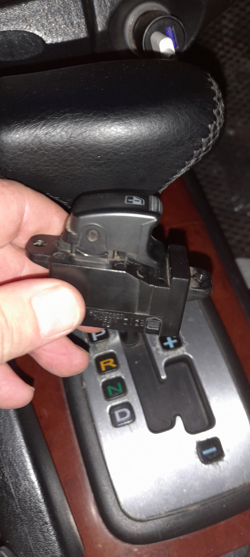 Ремонт кнопки стеклоподъемника — Hyundai Sonata IV (EF), 2,7 л, 2005 ...