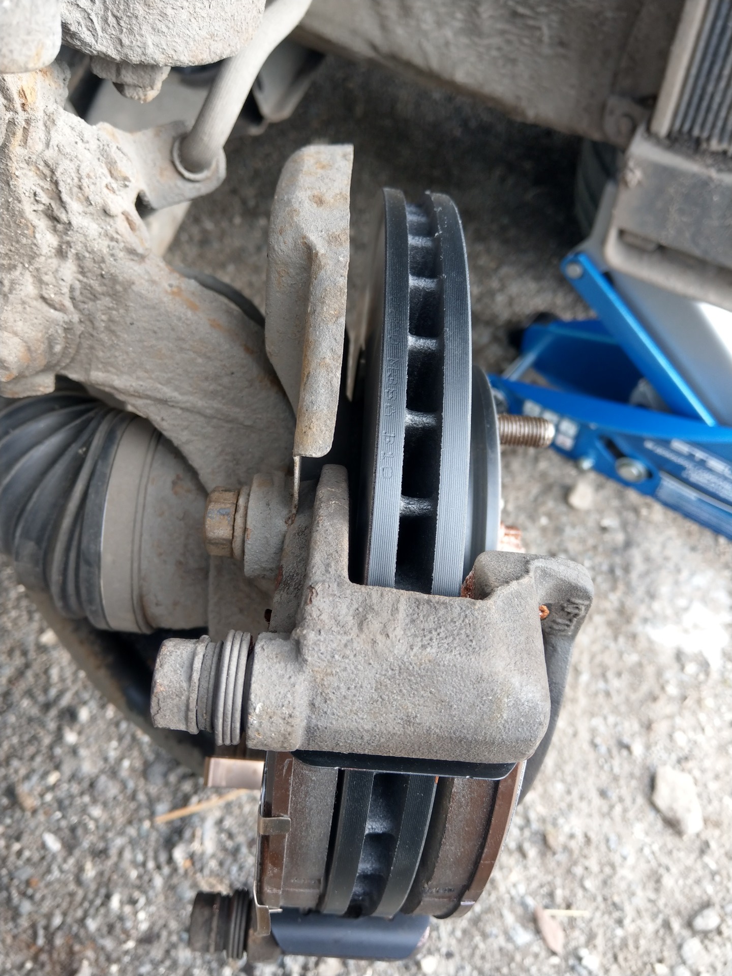 Замена передних тормозных дисков, рычаги передней подвески — Hyundai ...