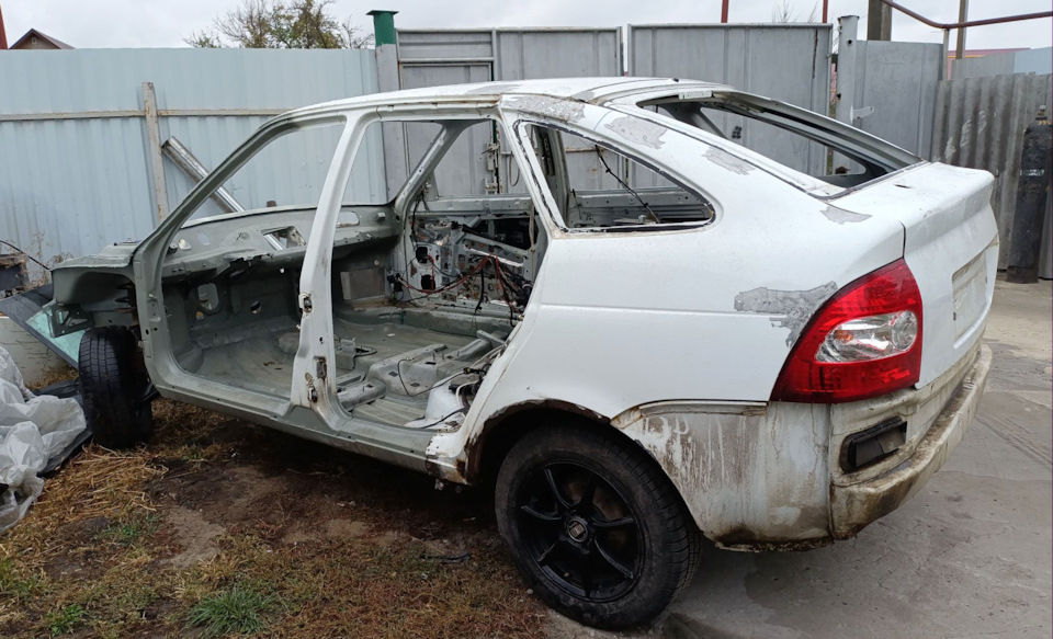 Кузов готовый к внешней обработке — Lada Приора хэтчбек