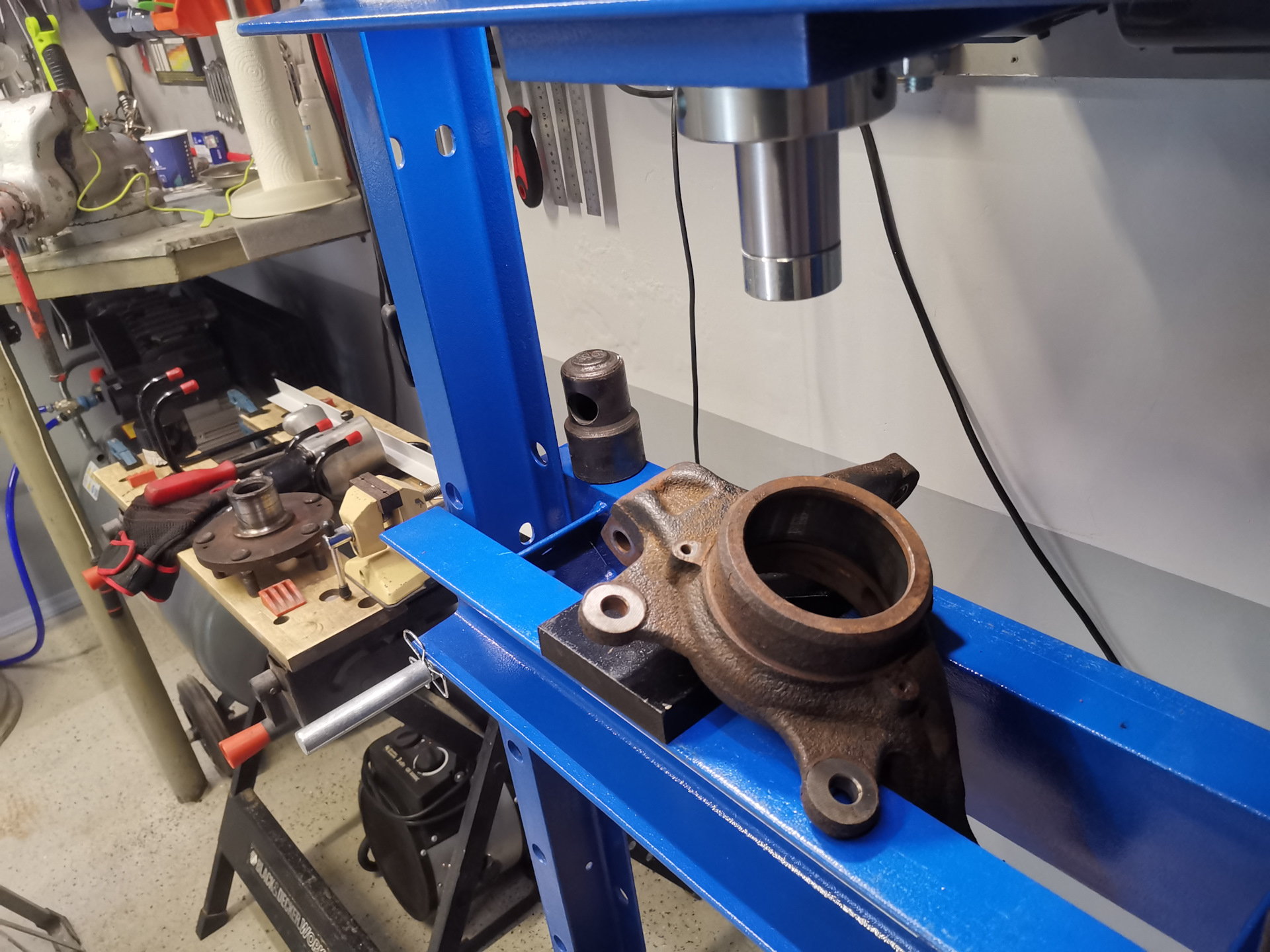 Люфт подшипника ступицы. — KIA Sportage (3G), 2 л, 2013 года | своими ...