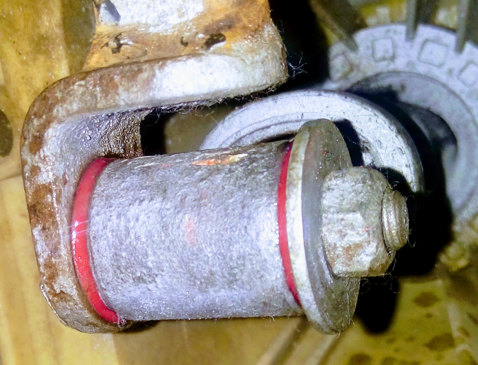 замена втулок рычага кпп — Renault Logan (1G), 1,4 л, 2006 года ...