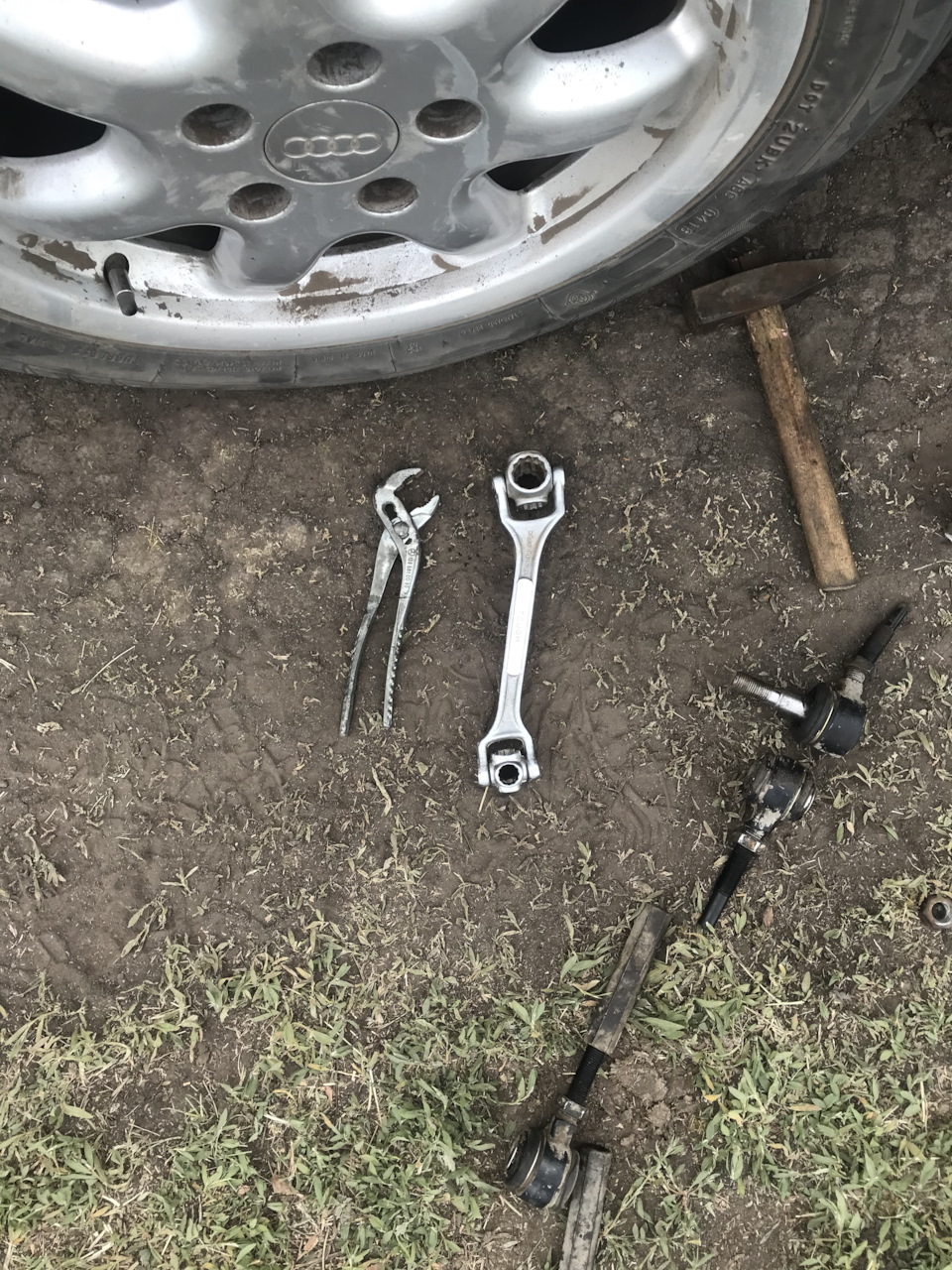 Задние развальные тяги, обломило наконечник — Audi A6 (C4), 2,6 л, 1995 ...