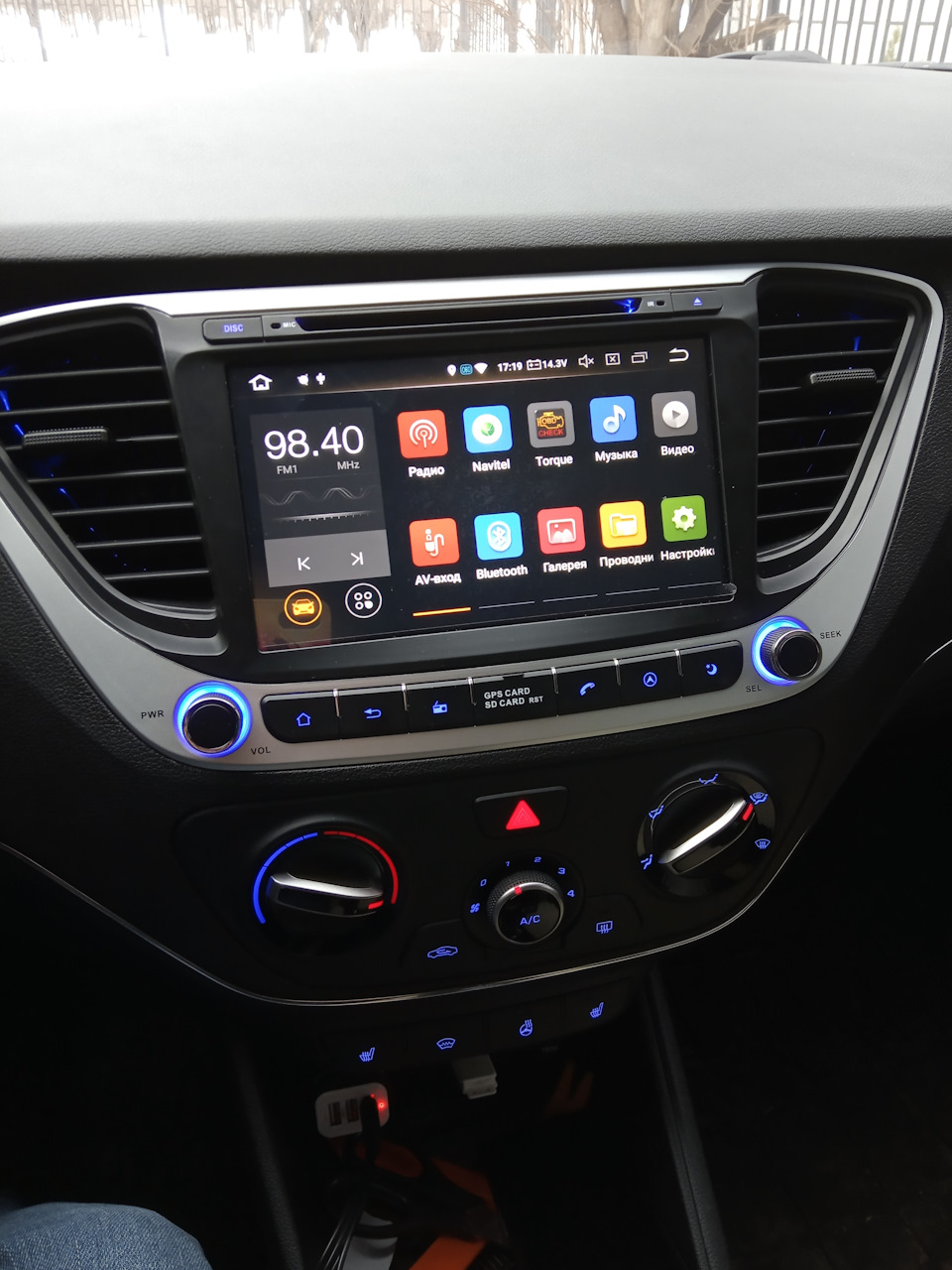 Hyundai solaris android