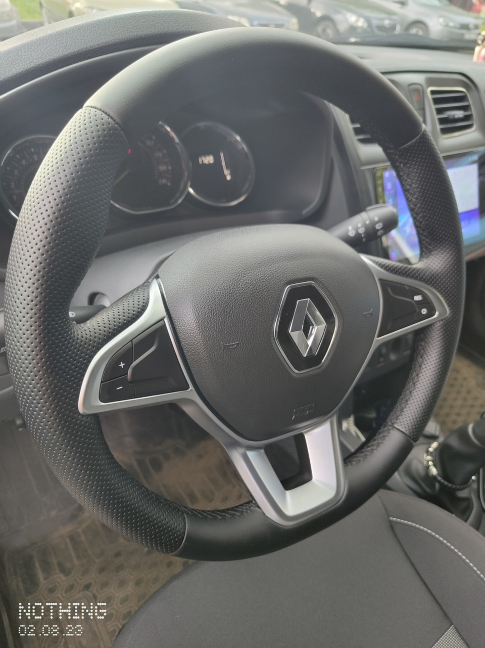 Обшивка кожей руля — Renault Sandero Stepway (2G), 1,6 л, 2019 года ...