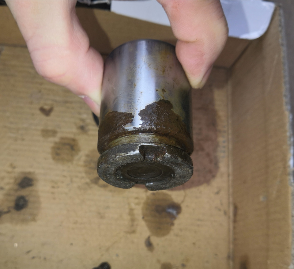 Левый задний суппорт. — Nissan Almera II (N16), 1,5 л, 2002 года ...