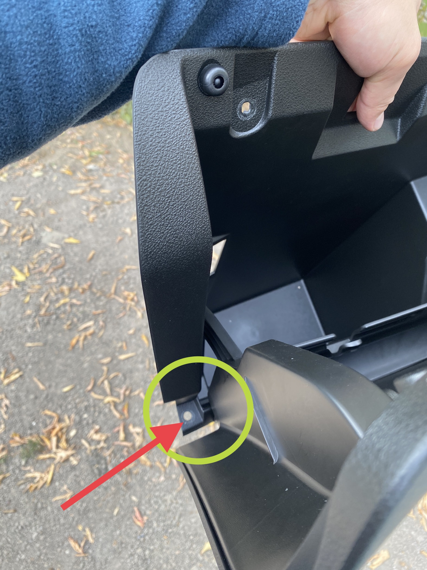 Подсветка бардачка Vesta NG (своими руками за копейки) - Lada Vesta (NG), 1,6 л,