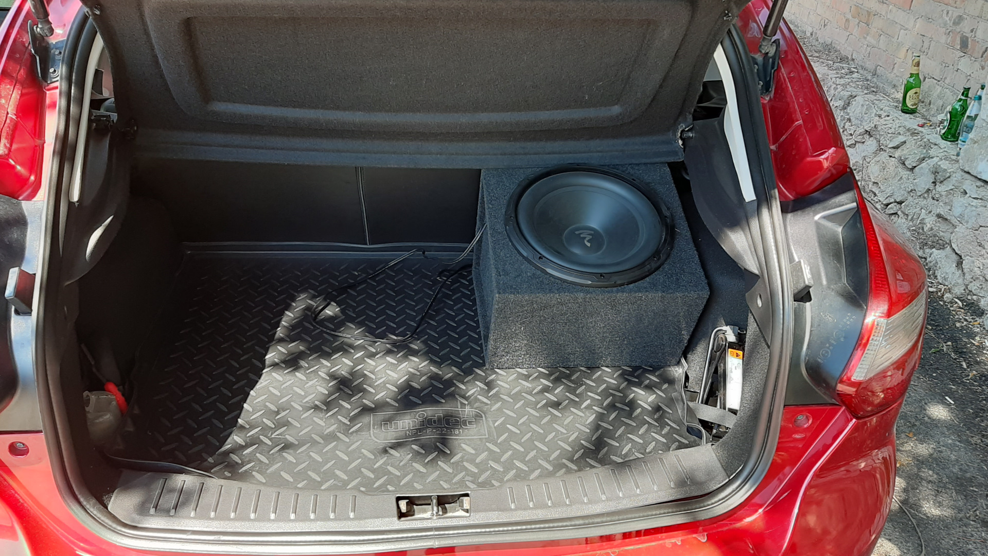 Саб в запаску — Ford Focus III Hatchback, 1,6 л, 2011 года | автозвук ...