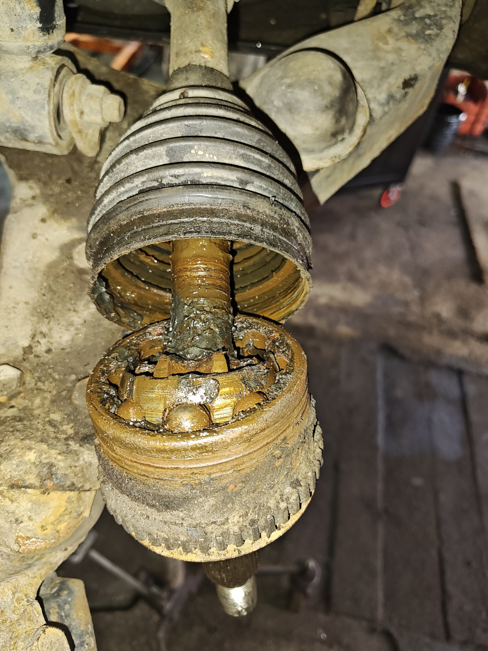 Шрусу хана — Mitsubishi L200 (5G)