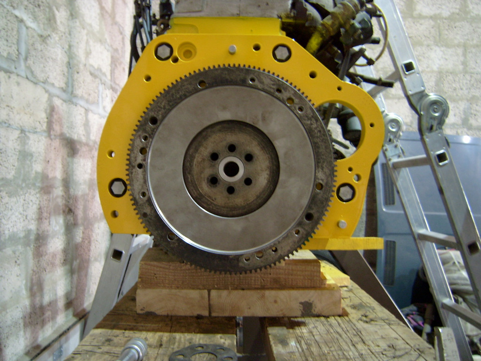 9 фольксваген. Стыковка двигателя. Стыковка двс ваз и кпп газ 53. Уд 25 с коробкой ваз. Двигатель с кпп ваз 2106.