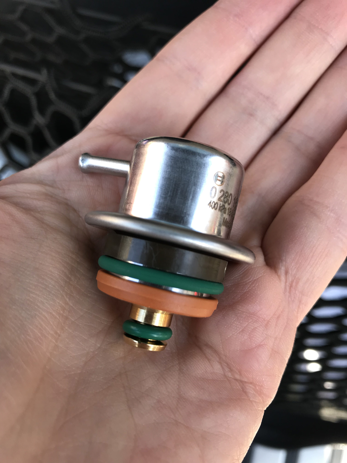 Как почистить регулятор давления топлива. Регулятор давления топлива мерседес 3/0 дизель. Регулятор давления топлива м50б25. Регулятор топлива пежо 607 дизель. Как почистить регулятор давления топлива.