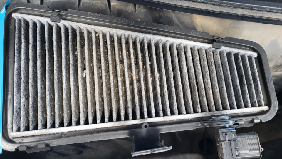 Наблюдение. Доп.салонный фильтр Audi A5 — Audi A5 Sportback (1G), 3 л ...