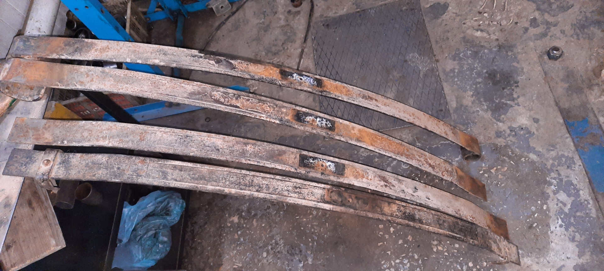 4х листовые рессоры — УАЗ Patriot, 2,7 л, 2006 года | запчасти | DRIVE2