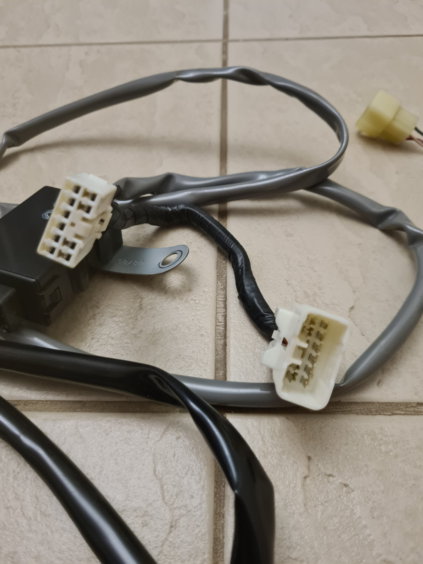 Блок управления габаритной антенной — Toyota Camry Gracia, 2,2 л., 2000 ...