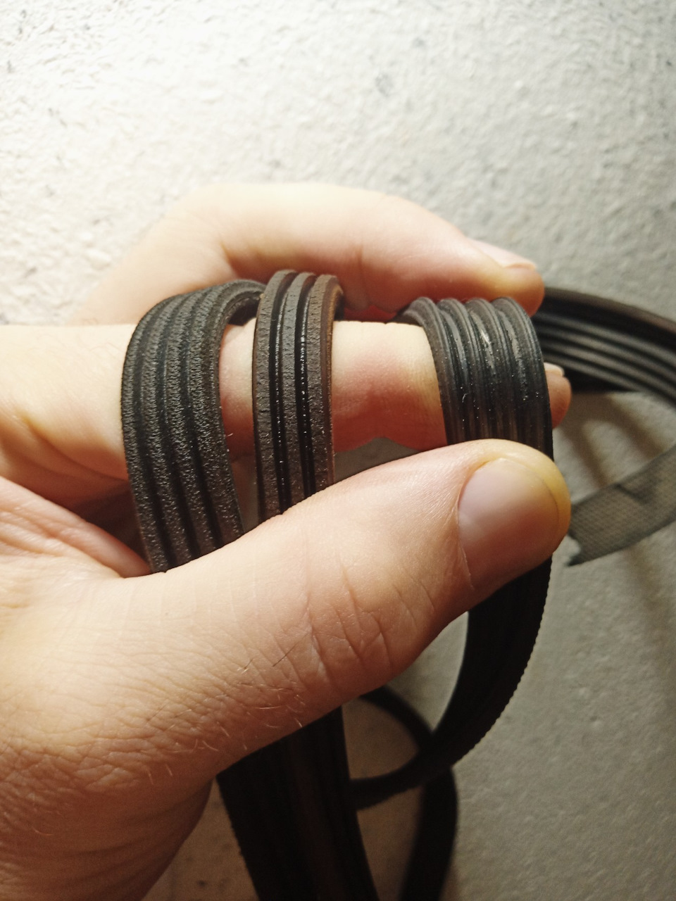 Старые ремни гейтц от 2017. Справа гена — KIA Sportage (2G)