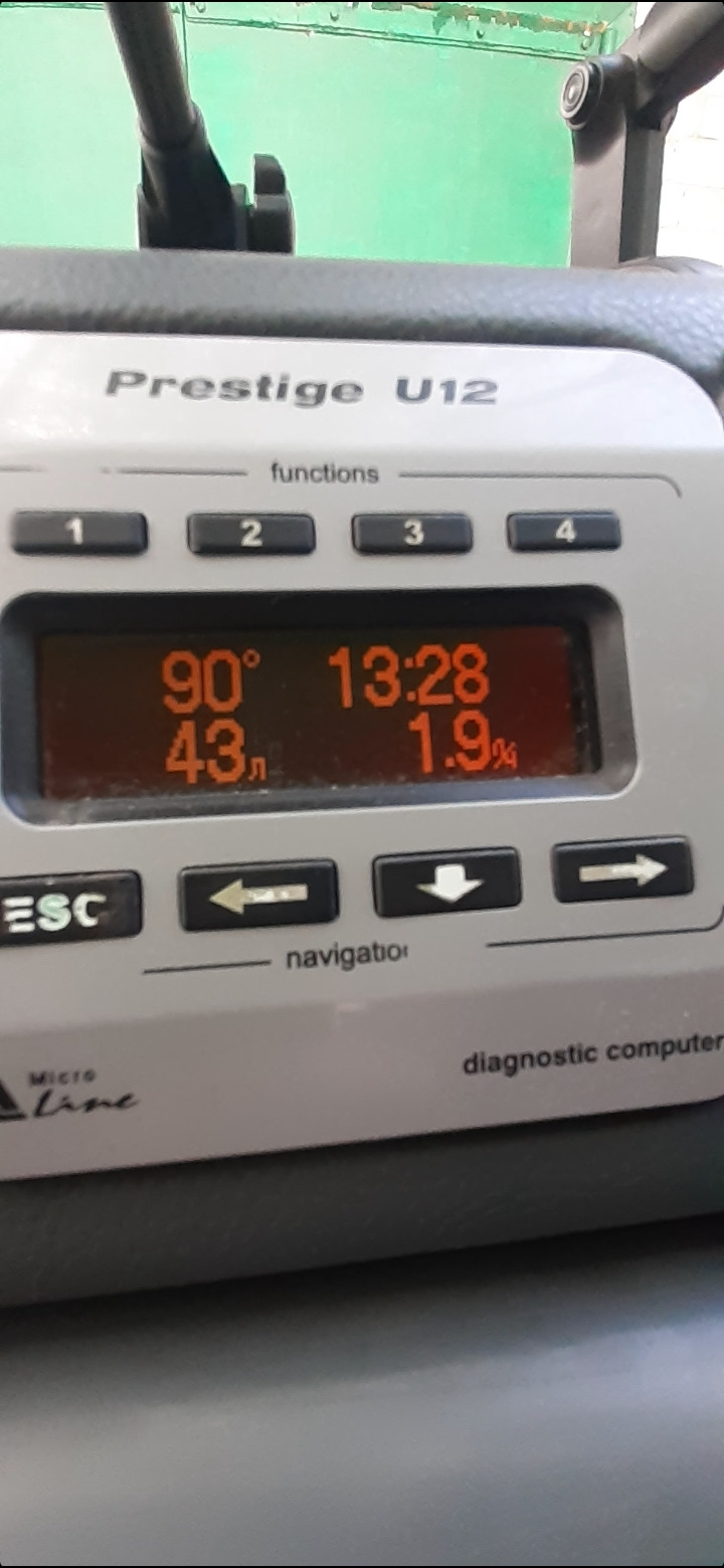 Моргает лампа давления масла и немного сгнил кузов плохо включаются ...