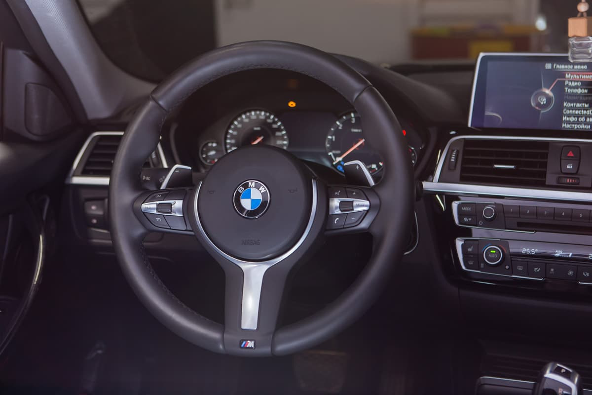 Закусывает руль bmw f30