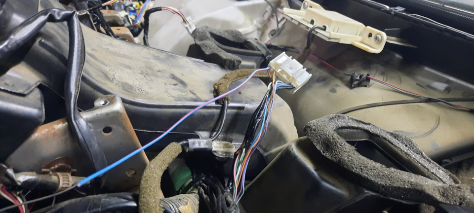 Подключение кнопки DISP на руле к приборке — Toyota Vitz (90), 1,5 л ...